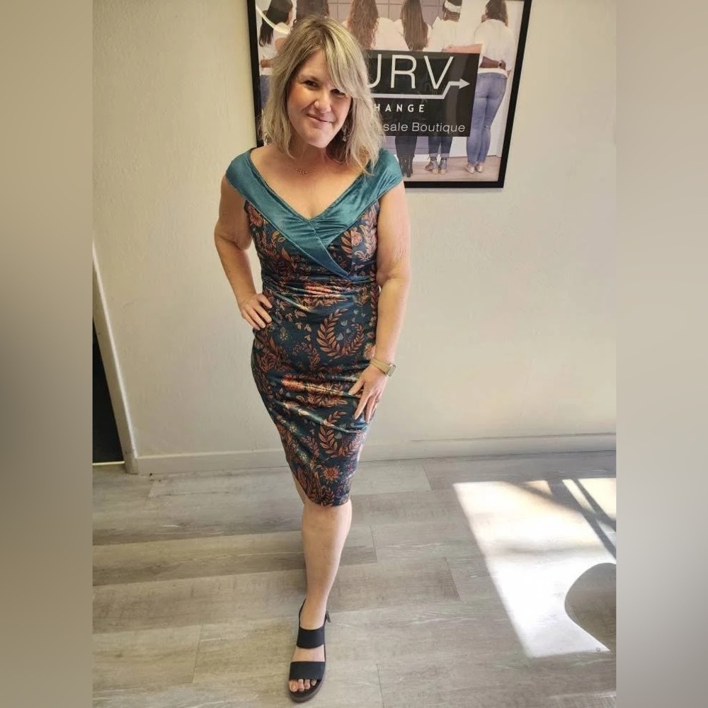 RARE Averie Halley Off Shoulder Wiggle Dress - NEW - Size XL